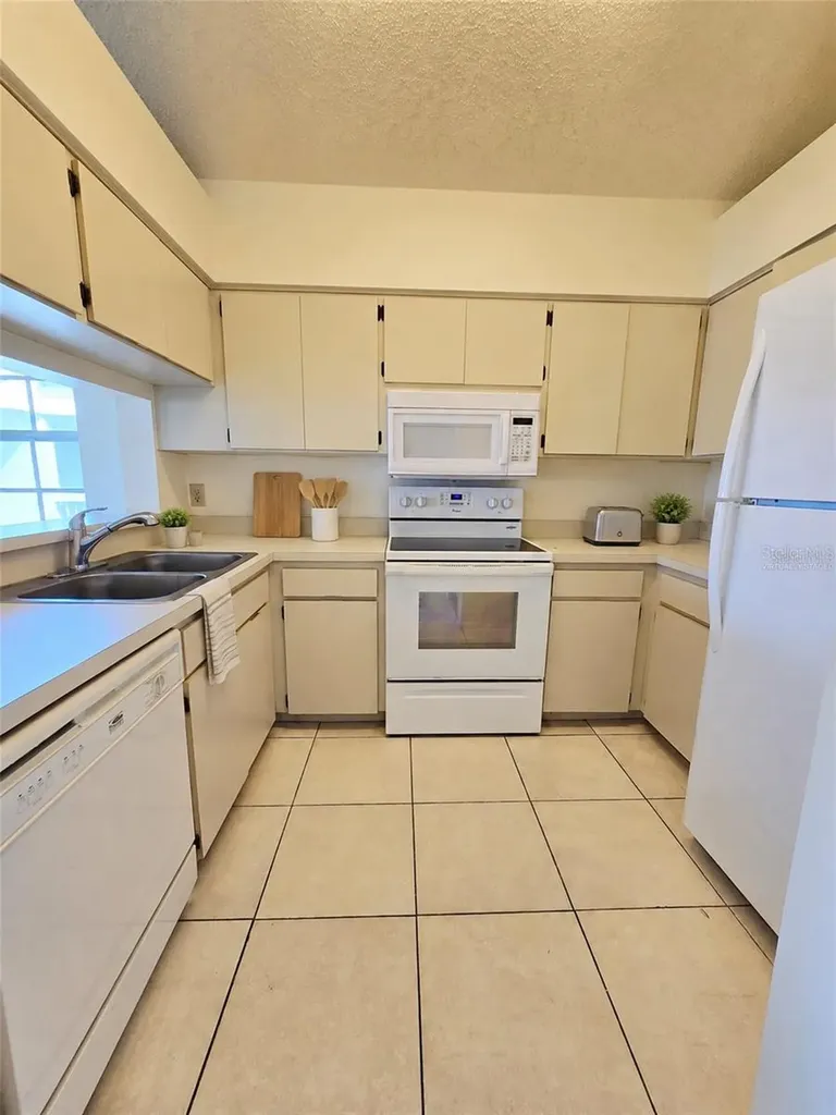 6802 Stones Throw Circle N St Petersburg FL 33710