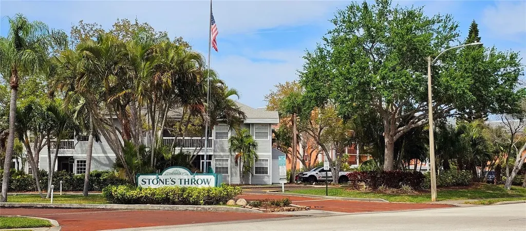 6802 Stones Throw Circle N St Petersburg FL 33710