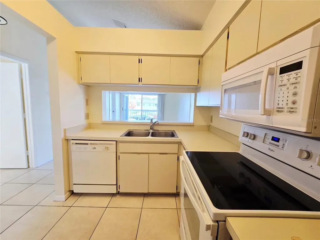 6802 Stones Throw Circle N St Petersburg FL 33710