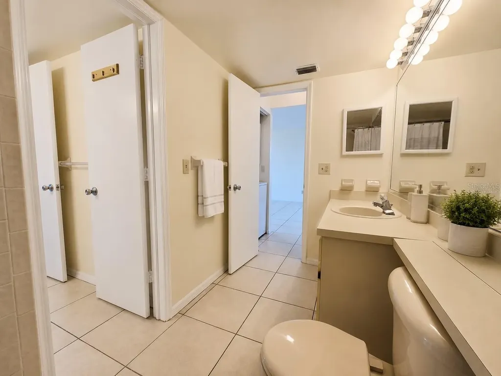 6802 Stones Throw Circle N St Petersburg FL 33710