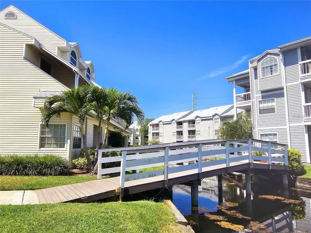 6802 Stones Throw Circle N St Petersburg FL 33710
