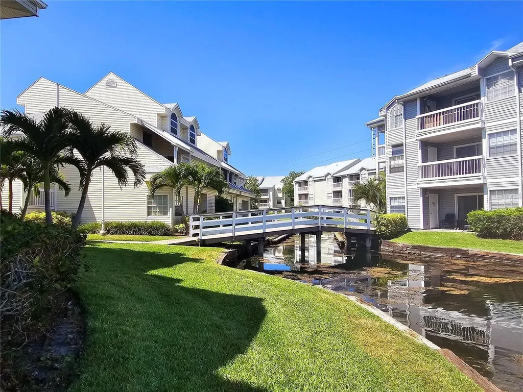 6802 Stones Throw Circle N St Petersburg FL 33710