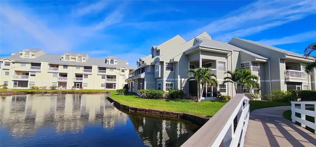6802 Stones Throw Circle N St Petersburg FL 33710