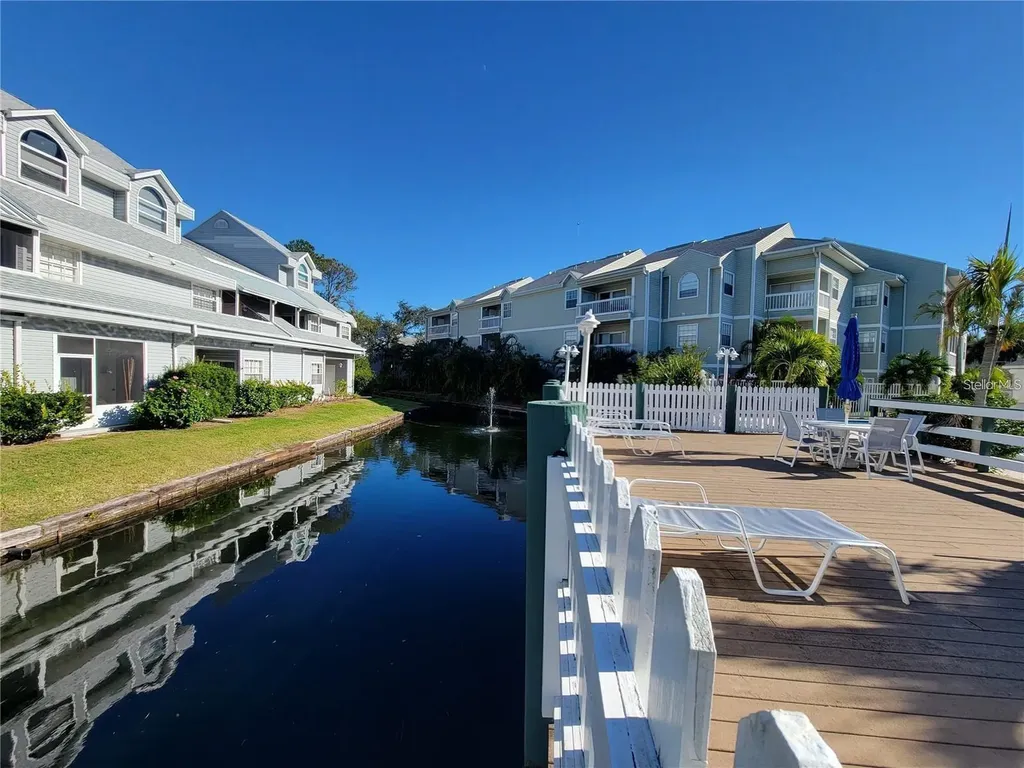 6802 Stones Throw Circle N St Petersburg FL 33710