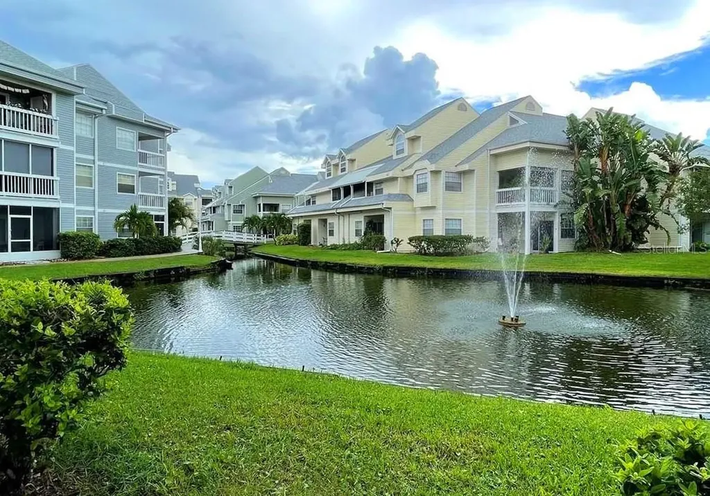 6802 Stones Throw Circle N St Petersburg FL 33710