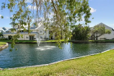 6802 Stones Throw Circle N St Petersburg FL 33710