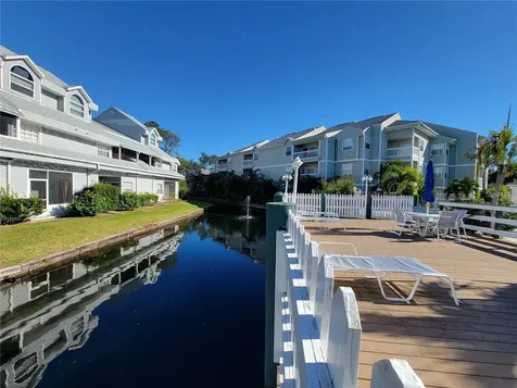 6802 Stones Throw Circle N St Petersburg FL 33710