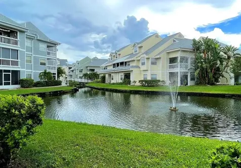 6802 Stones Throw Circle N St Petersburg FL 33710