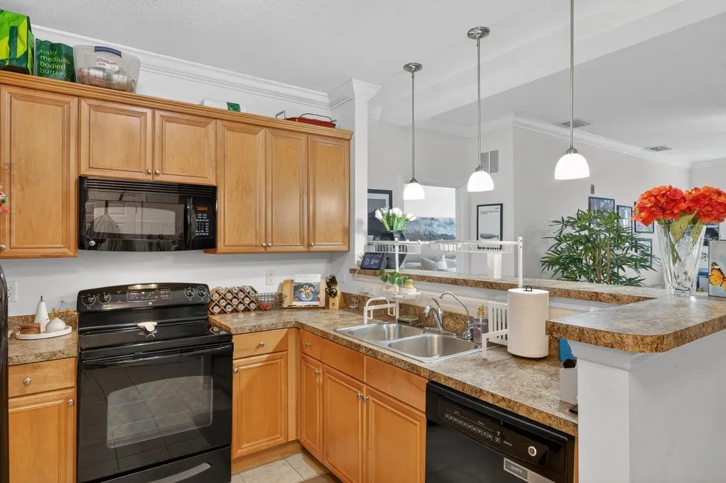 1185 SW 9th Road Gainesville FL 32601