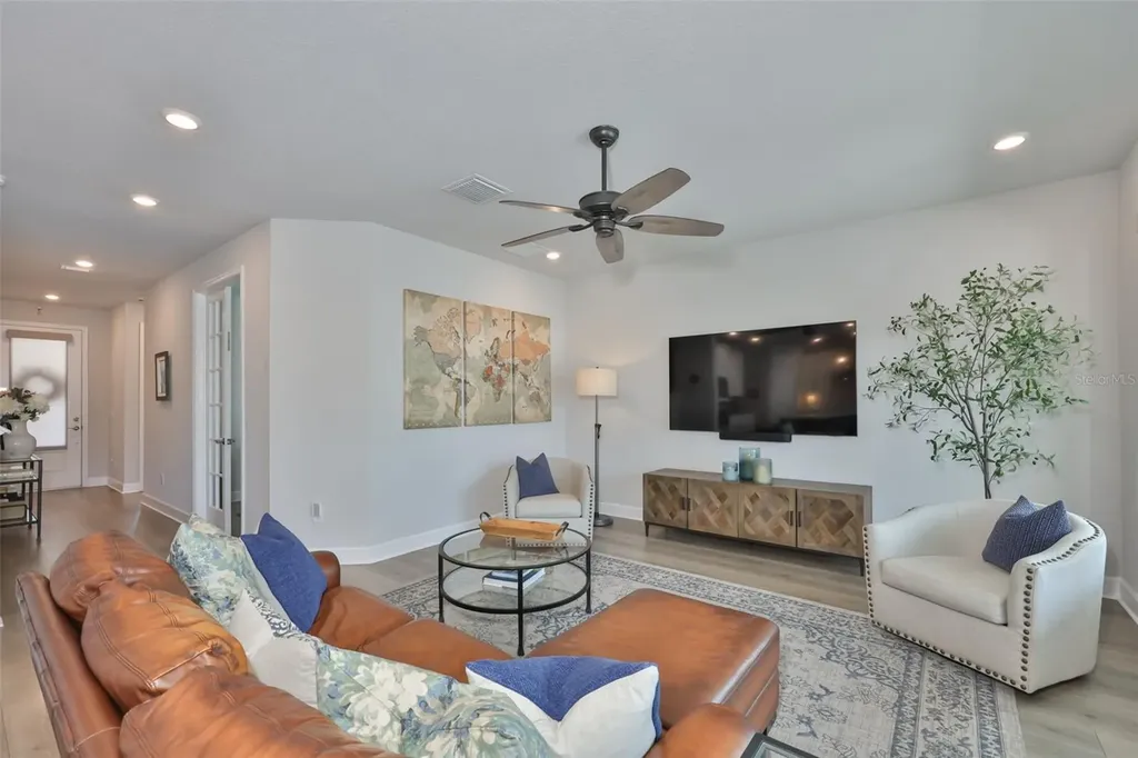 2407 W Gray Street Tampa FL 33609