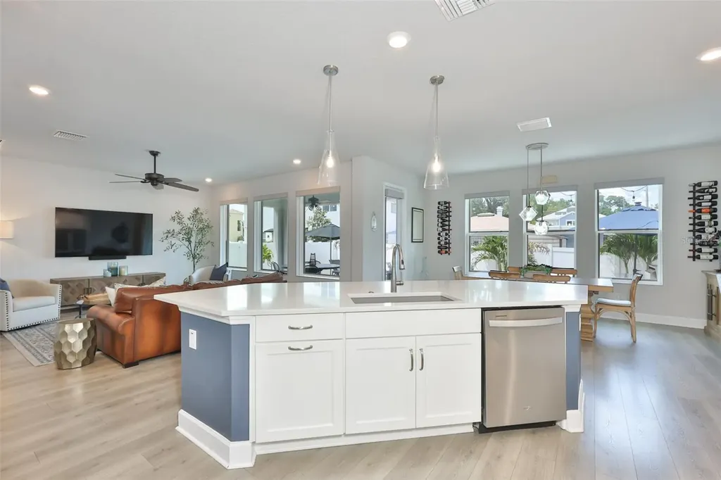 2407 W Gray Street Tampa FL 33609