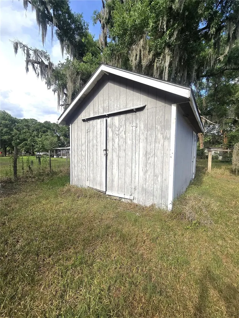 1124 Jerry Smith Road Dover FL 33527