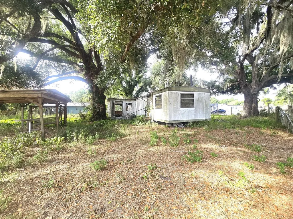 1124 Jerry Smith Road Dover FL 33527