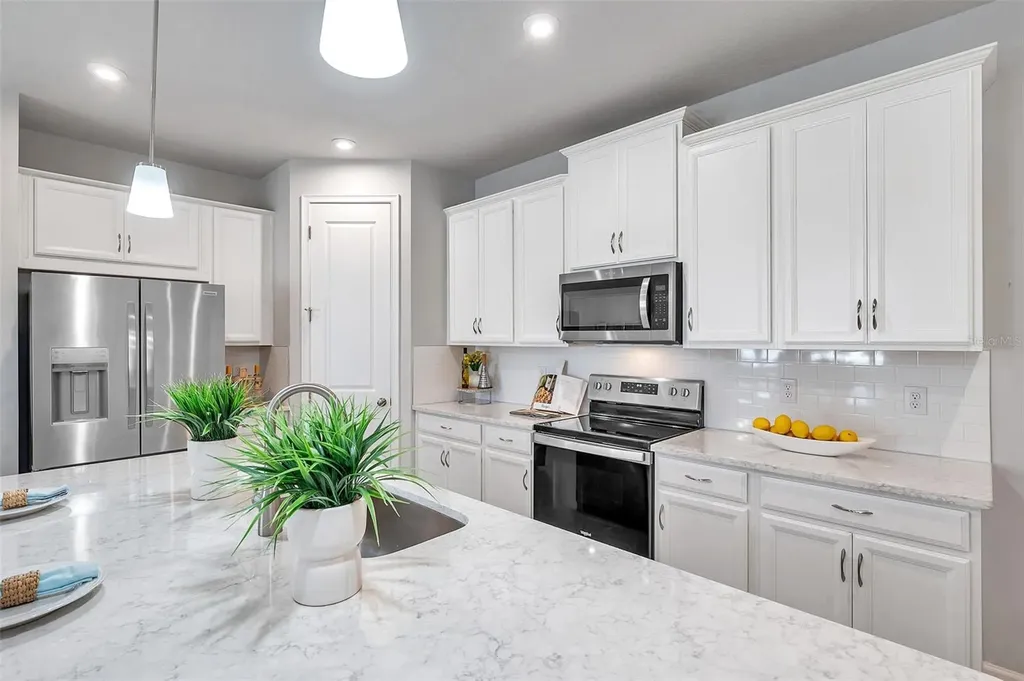 3747 Laughing Dove Avenue Sun City Center FL 33573