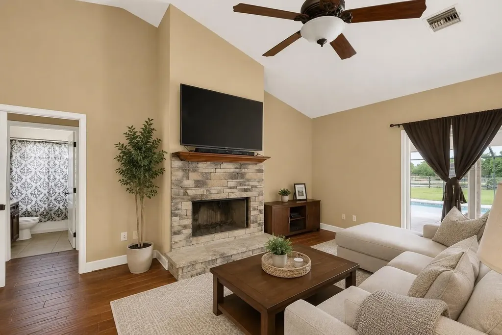 1098 NW 165th Court Road Dunnellon FL 34432