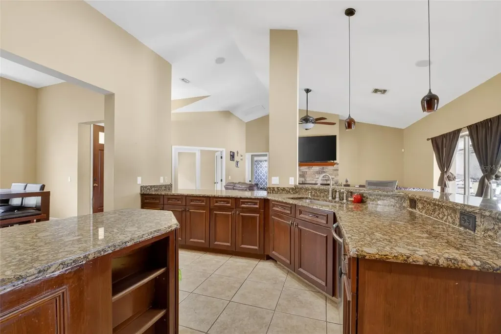 1098 NW 165th Court Road Dunnellon FL 34432