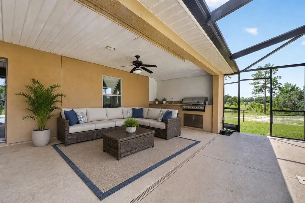 1098 NW 165th Court Road Dunnellon FL 34432