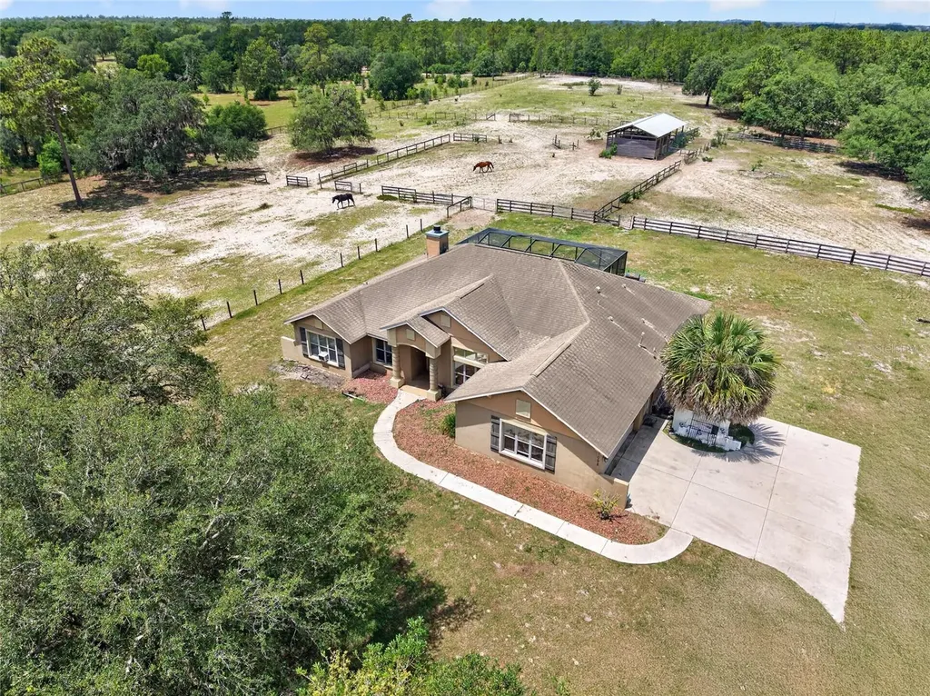 1098 NW 165th Court Road Dunnellon FL 34432