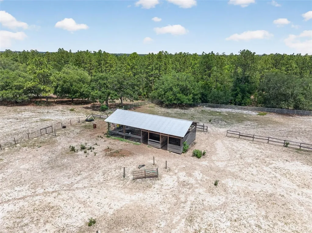 1098 NW 165th Court Road Dunnellon FL 34432