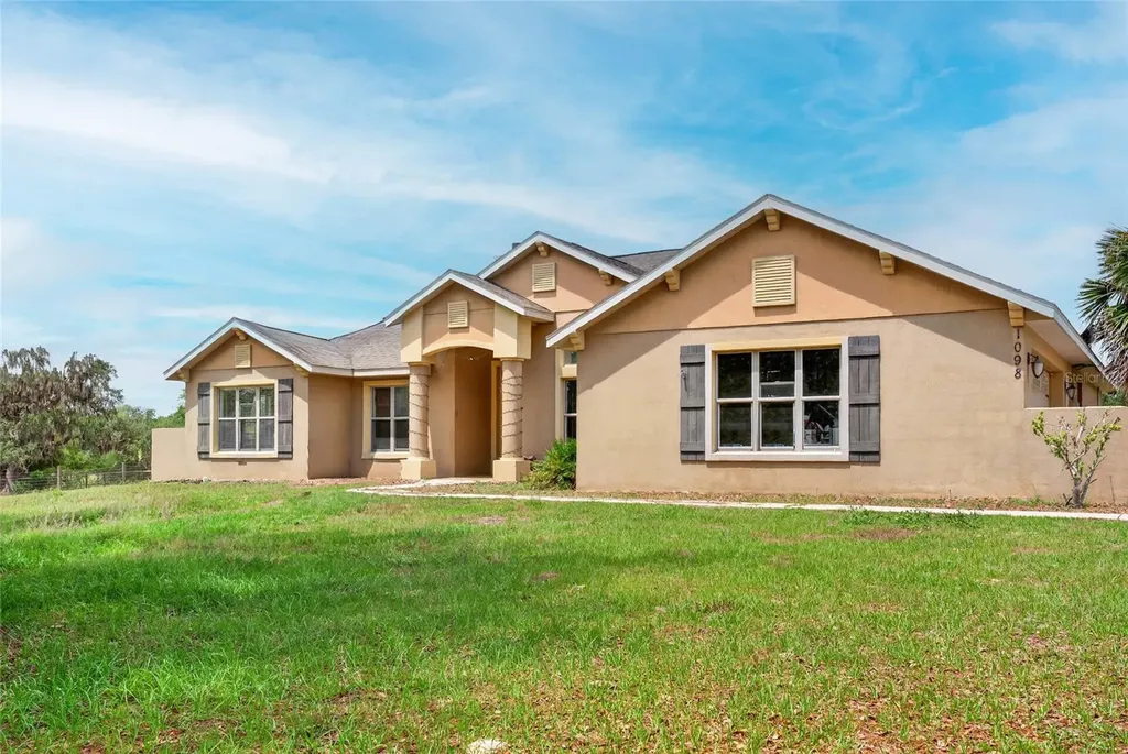 1098 NW 165th Court Road Dunnellon FL 34432