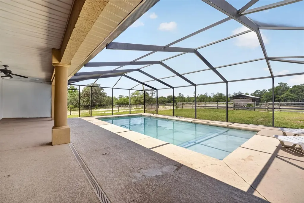 1098 NW 165th Court Road Dunnellon FL 34432