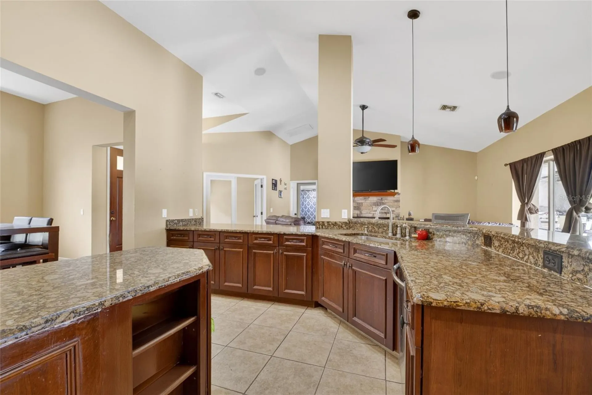 1098 NW 165th Court Road Dunnellon FL 34432