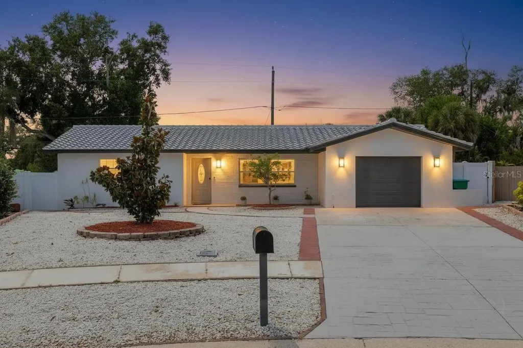 5576 Williamsdale Court Seminole FL 33772