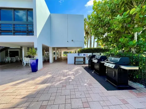 1135 Gulf Of Mexico Drive Longboat Key FL 34228