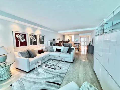 1135 Gulf Of Mexico Drive Longboat Key FL 34228