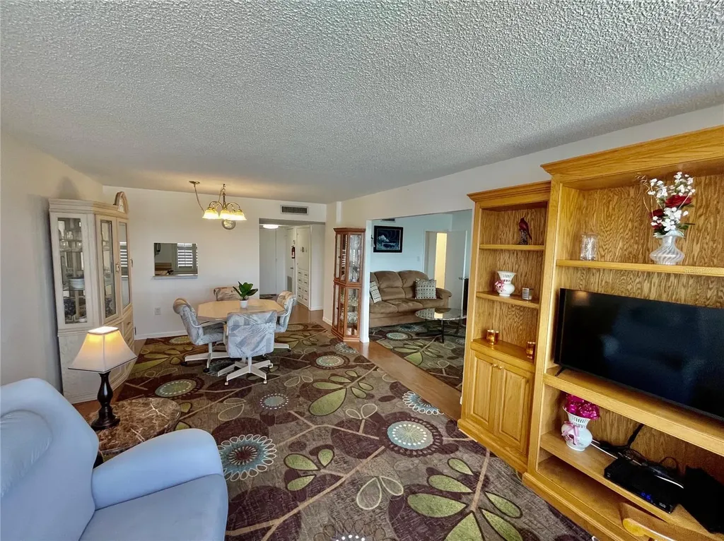 700 Mirror Terrace NW Winter Haven FL 33881