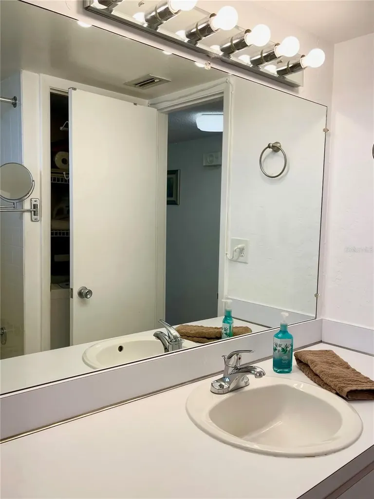 700 Mirror Terrace NW Winter Haven FL 33881