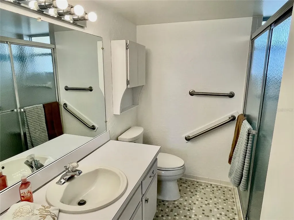 700 Mirror Terrace NW Winter Haven FL 33881