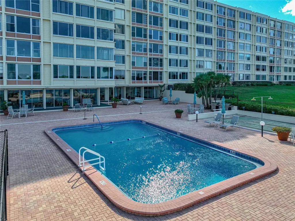 700 Mirror Terrace NW Winter Haven FL 33881