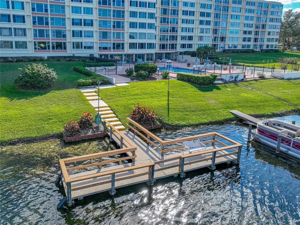 700 Mirror Terrace NW Winter Haven FL 33881
