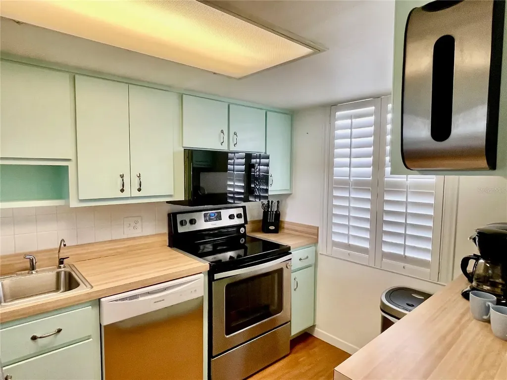 700 Mirror Terrace NW Winter Haven FL 33881