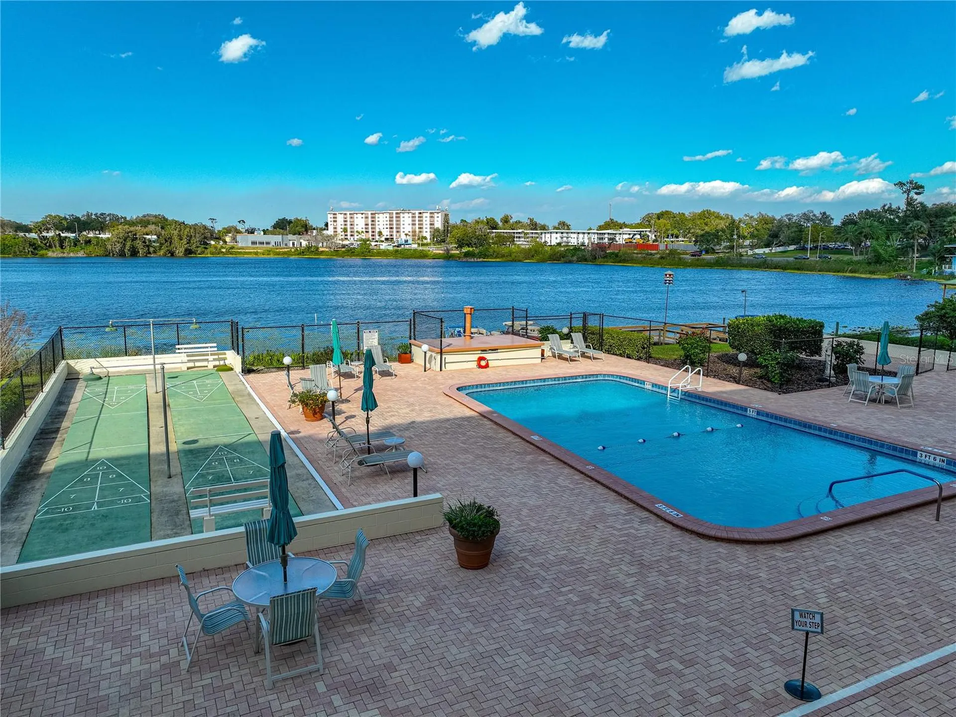 700 Mirror Terrace NW Winter Haven FL 33881