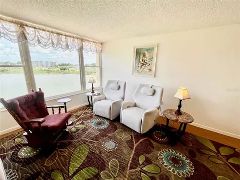 700 Mirror Terrace NW Winter Haven FL 33881