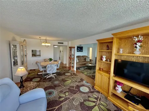 700 Mirror Terrace NW Winter Haven FL 33881