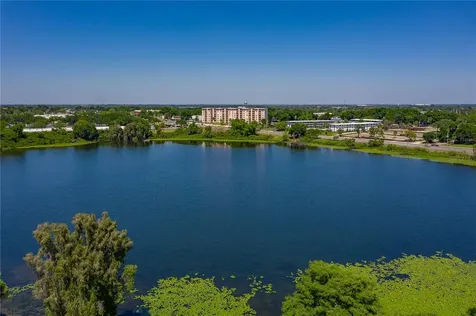700 Mirror Terrace NW Winter Haven FL 33881