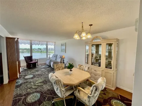700 Mirror Terrace NW Winter Haven FL 33881