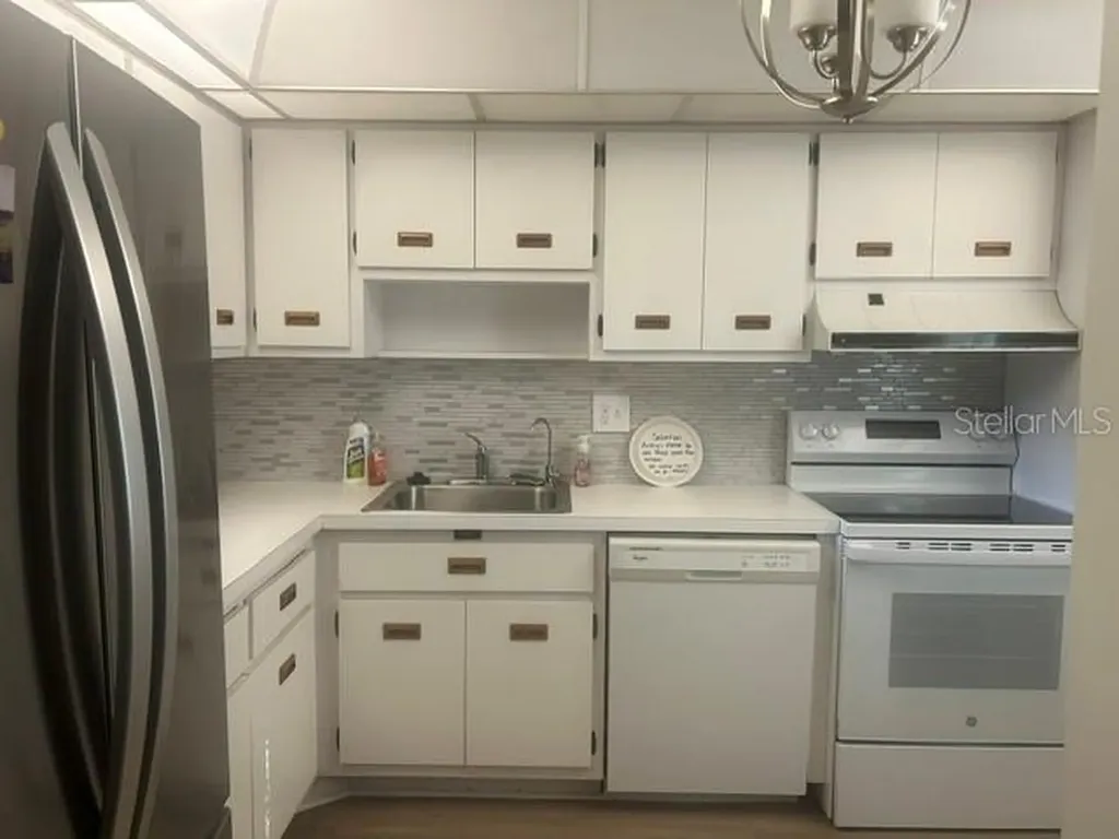 7461 W Country Club Drive N Sarasota FL 34243