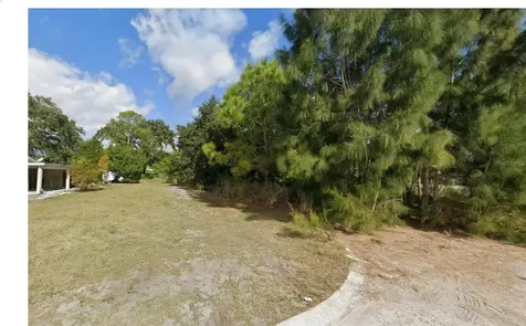 6TH Avenue N St Petersburg FL 33710