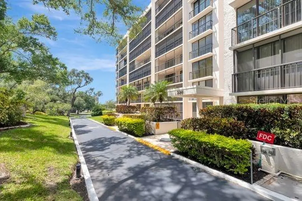 220 Belleview Boulevard Belleair FL 33756