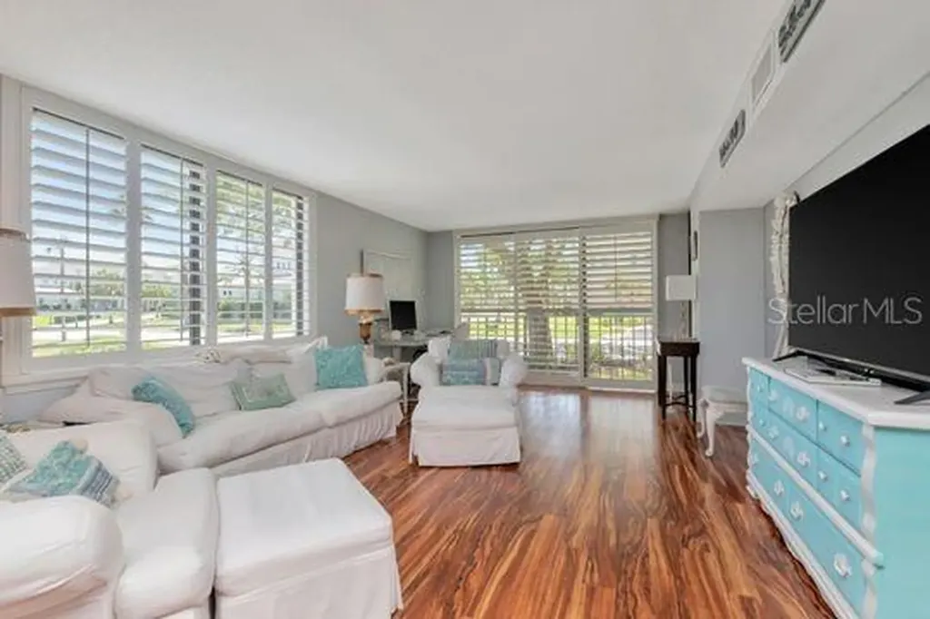 220 Belleview Boulevard Belleair FL 33756