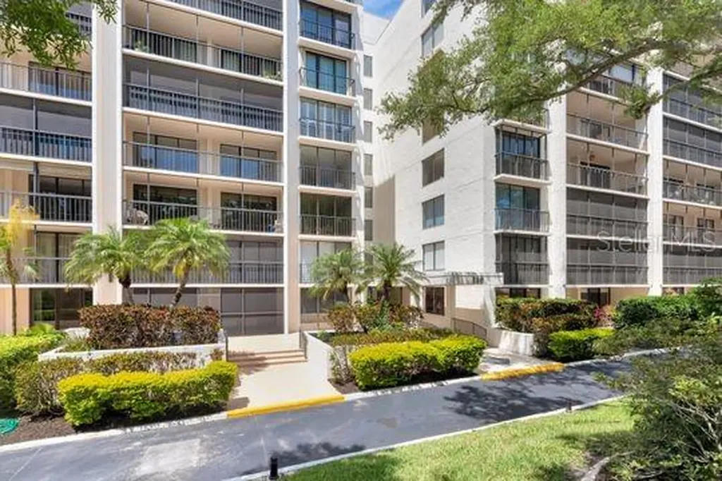 220 Belleview Boulevard Belleair FL 33756