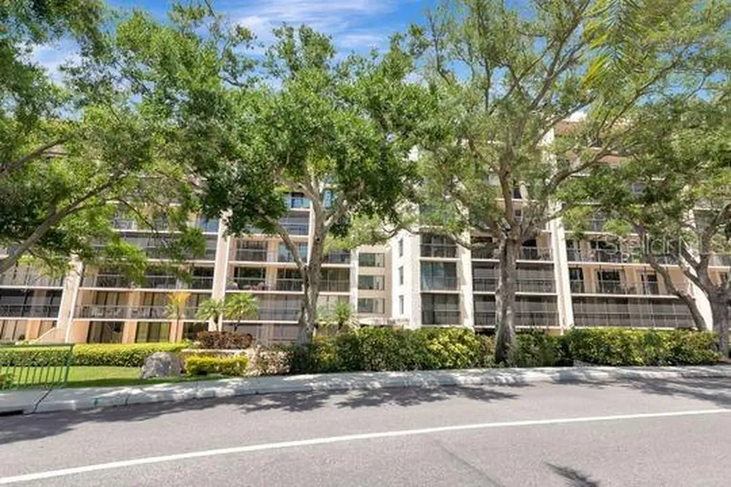 220 Belleview Boulevard Belleair FL 33756