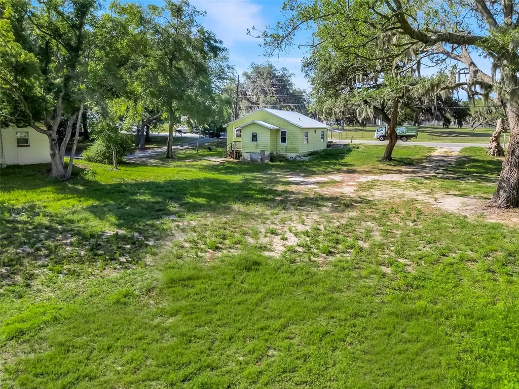 2104 South Street Leesburg FL 34748