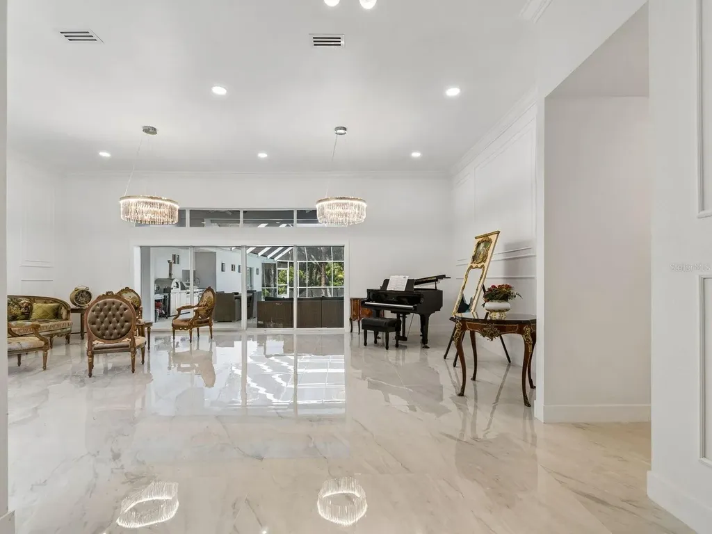2402 Huntington Boulevard Safety Harbor FL 34695