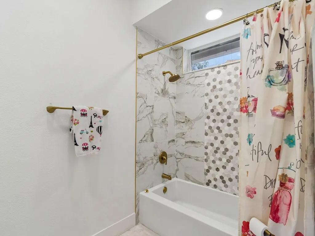 2402 Huntington Boulevard Safety Harbor FL 34695