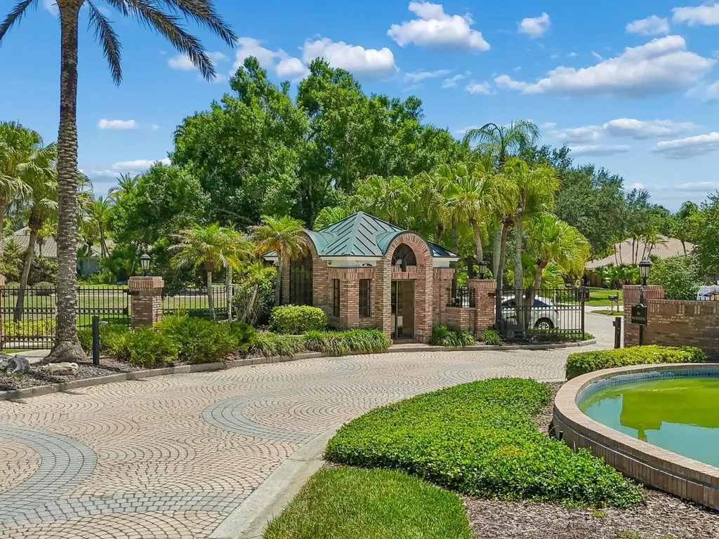2402 Huntington Boulevard Safety Harbor FL 34695